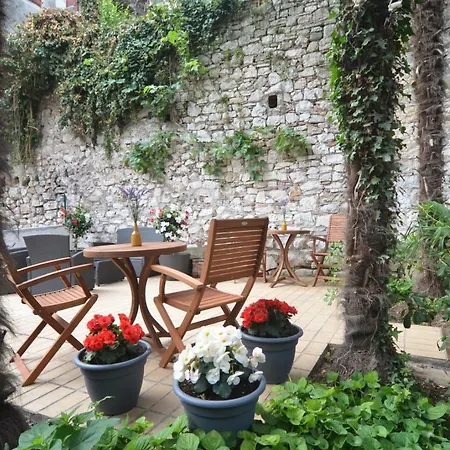 Guest house Old Town Svalba 3*